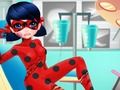 Spiel Gepunkteter Mädchen-Krankenwagen für Superhelden  Online
