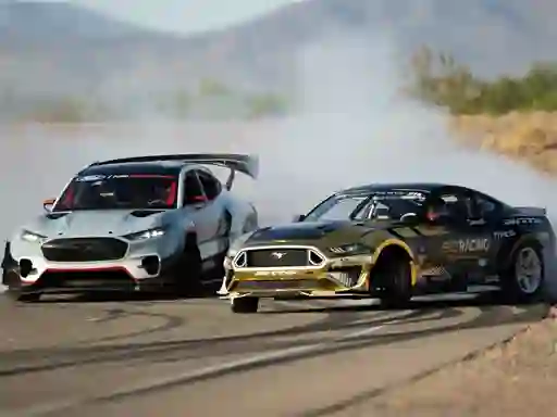 Drifting Mustang Car Puzzle – kostenloses Online-Spiel