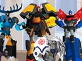 Spiel Transformatoren. Verkleidete Roboter: Fraktion tritt gegeneinander an  Online