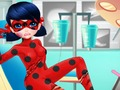 Spiel Gepunkteter Mädchen-Krankenwagen für Superhelden  Online